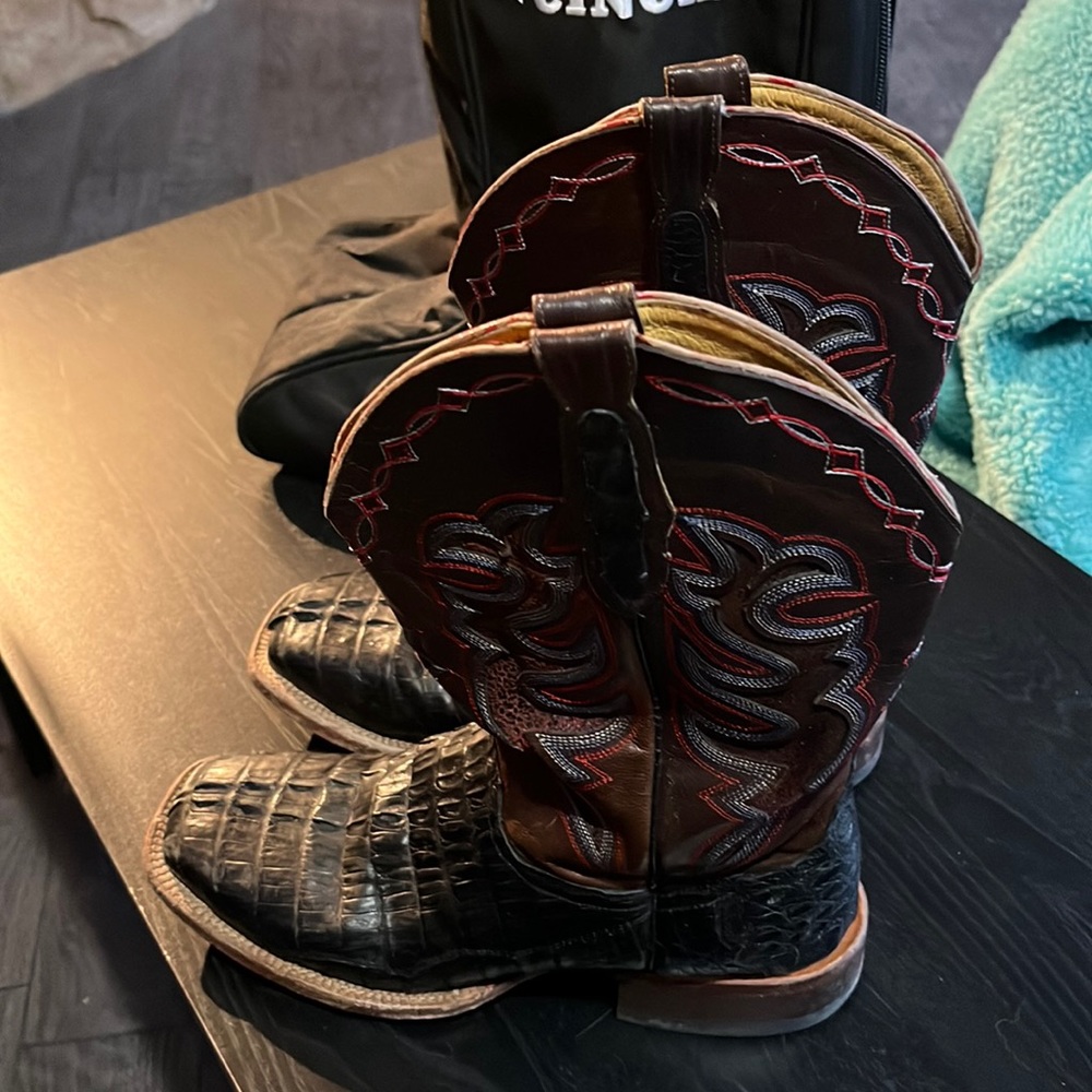 Cinch cowboy boots